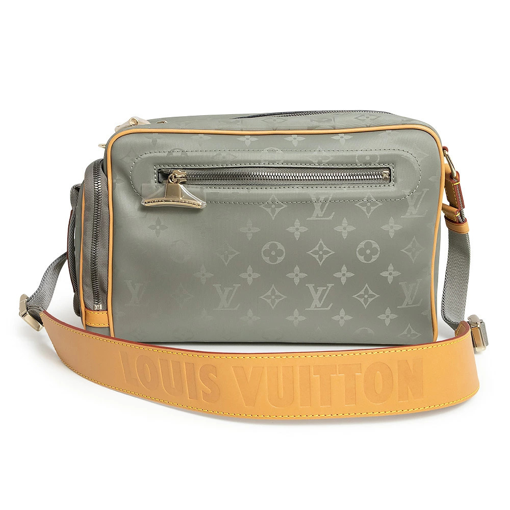 LOUIS VUITTON Camera Bag Monogram Titanium Leather Gray Shoulder Crossbody